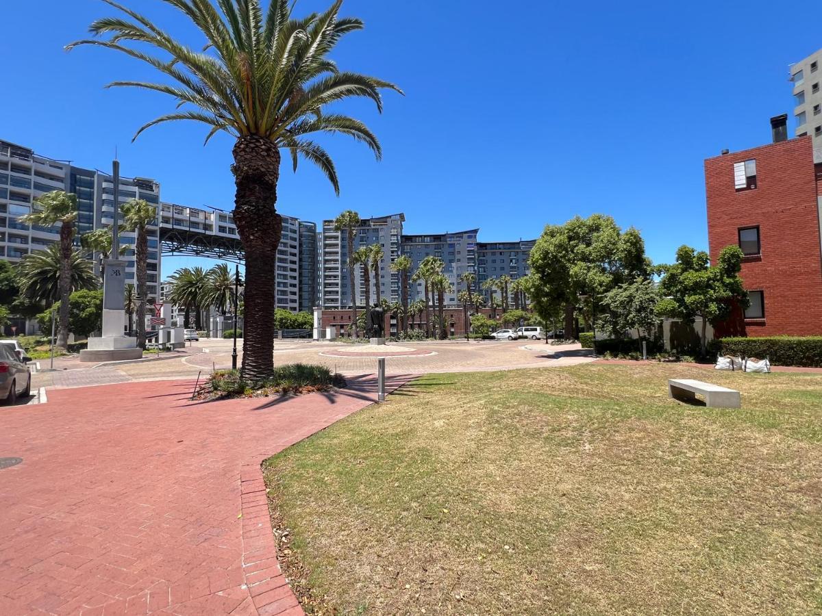 Scenic Modern In Century Ciity Apartment *