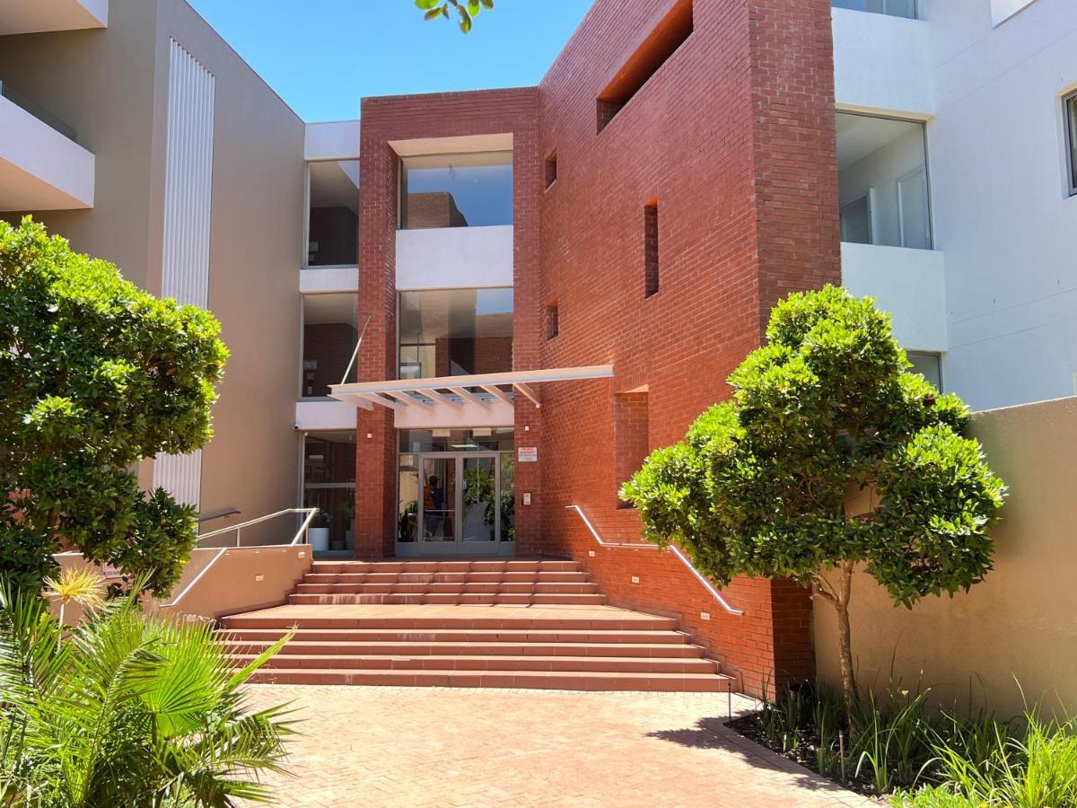 Scenic Modern In Century Ciity * Cape Town