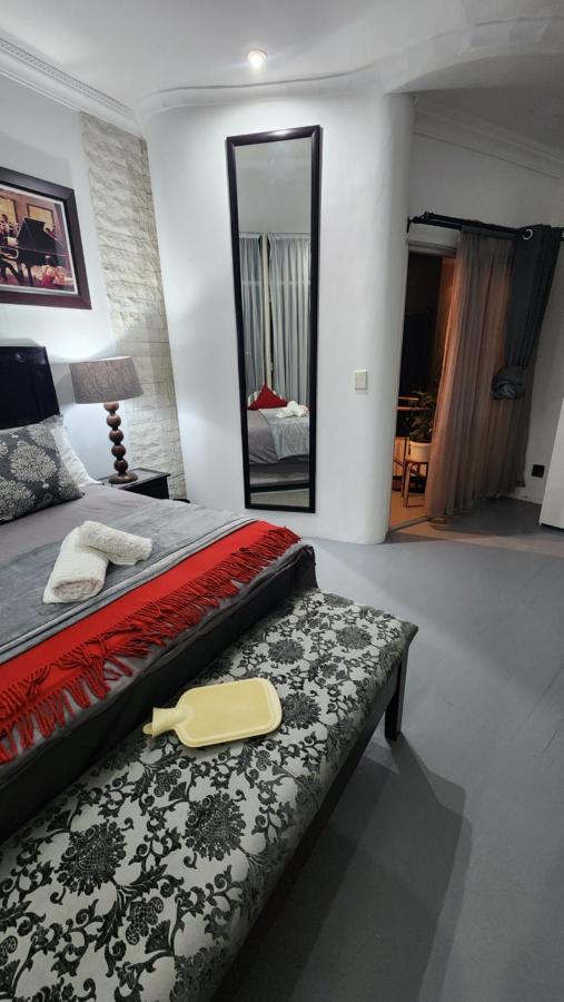 The Penthouse, Pub Lounge And Porch On The Palace, Bloubergstrand