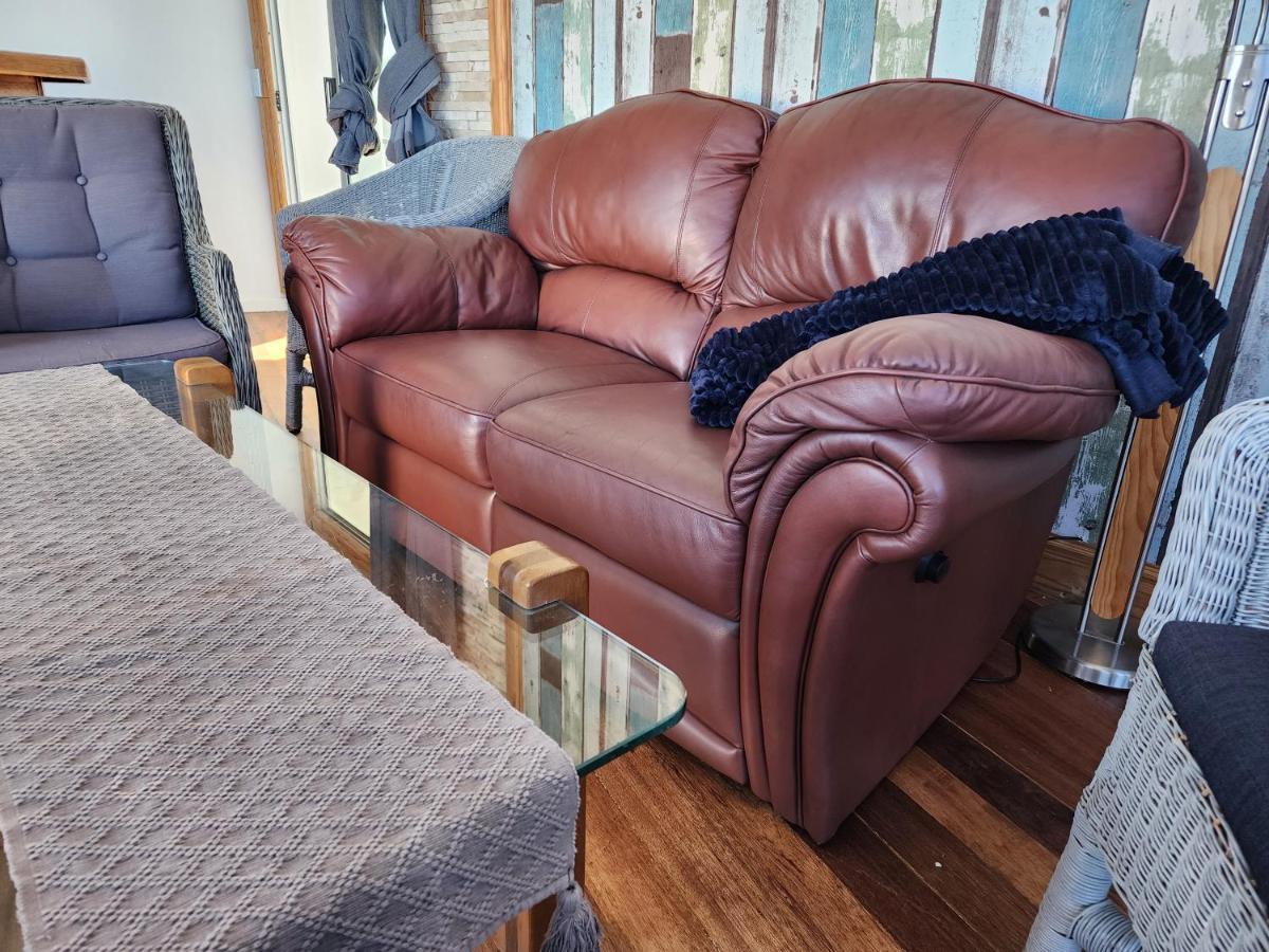 Homestay The Penthouse, Pub Lounge And Porch On The Palace, Bloubergstrand