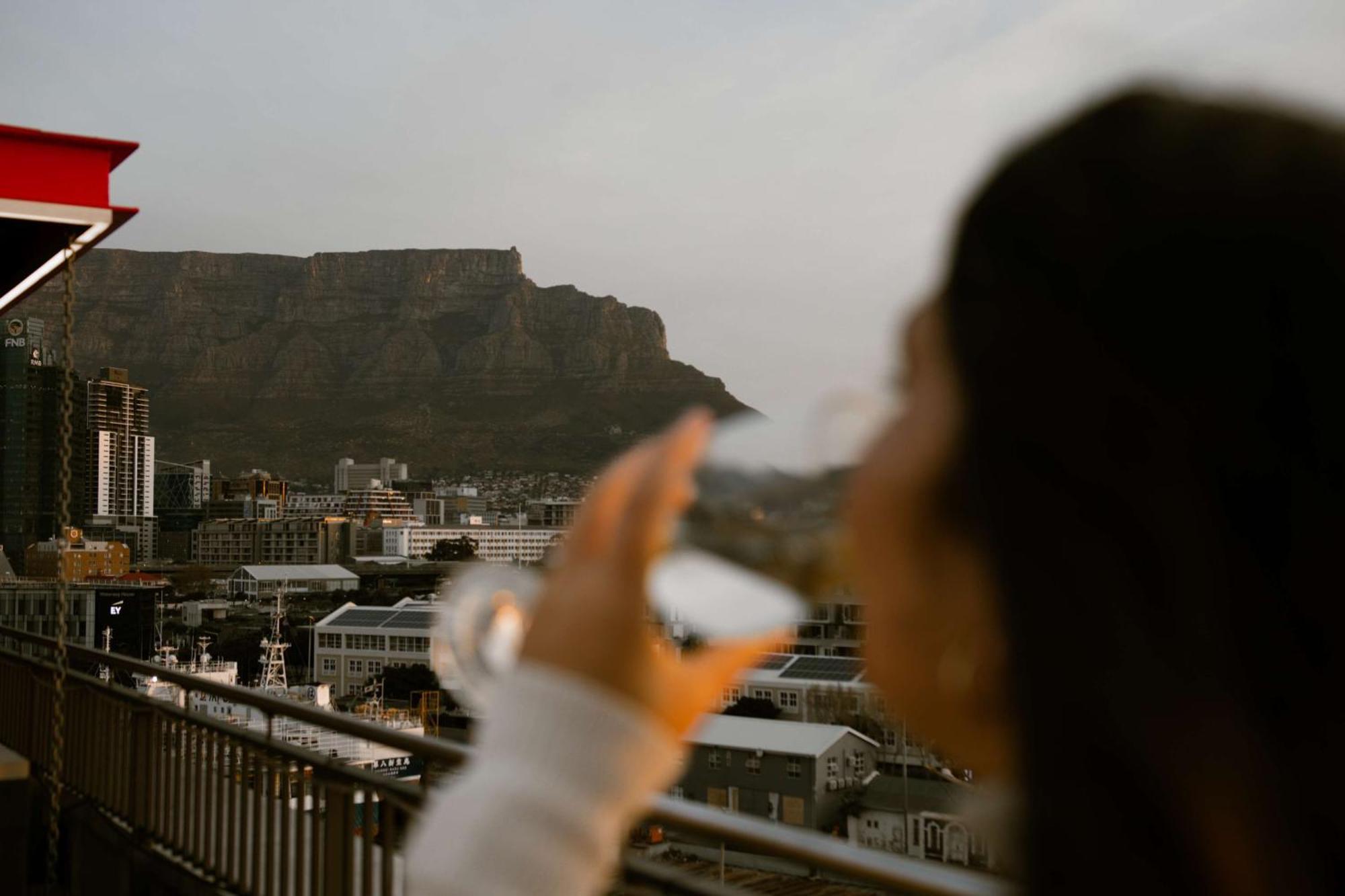 Hotel Radisson Red V&a Waterfront 3*