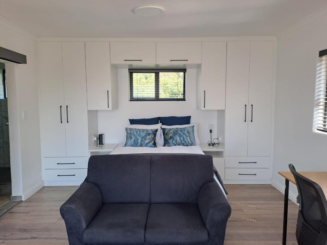 Apartment In Glencairn Cape Town