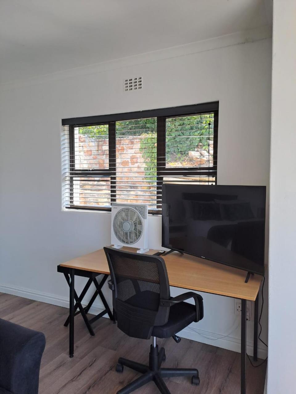 Apartment In Glencairn Cape Town