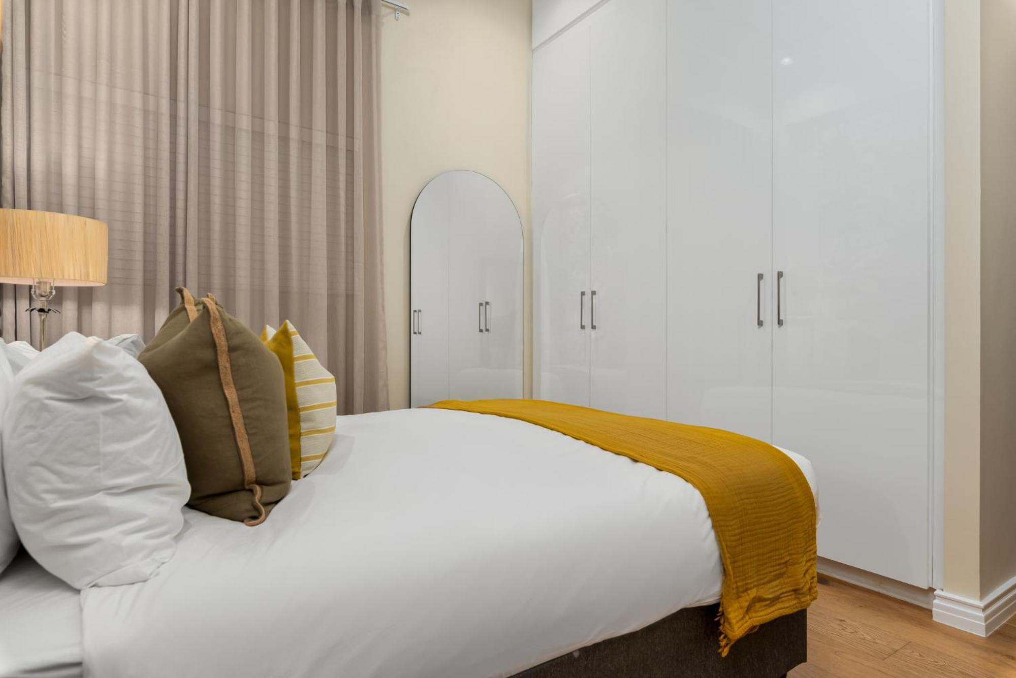 The Docklands Luxury Apartment *