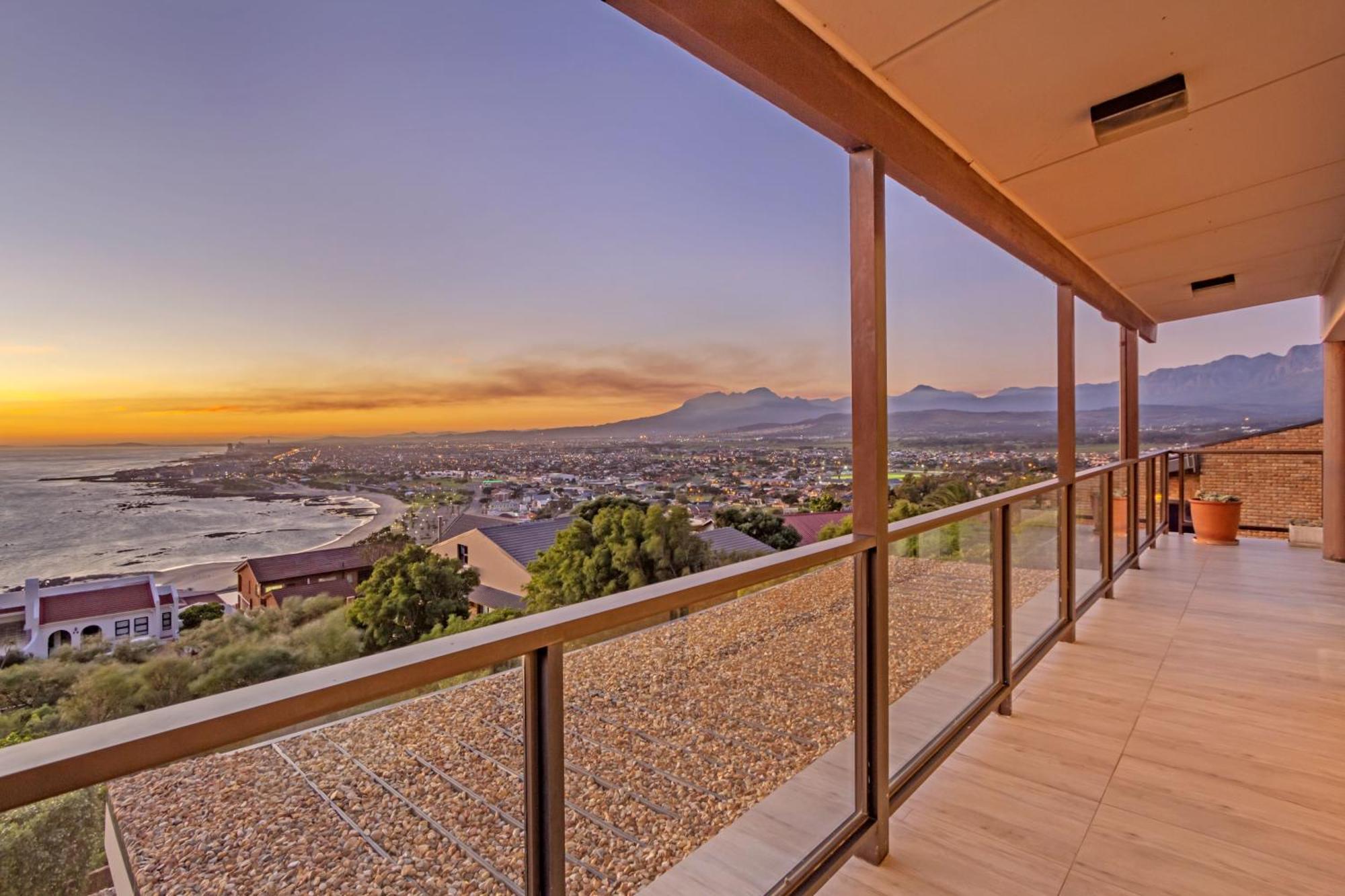 Zaria Sun Penthouse By Host Agents Cape Town