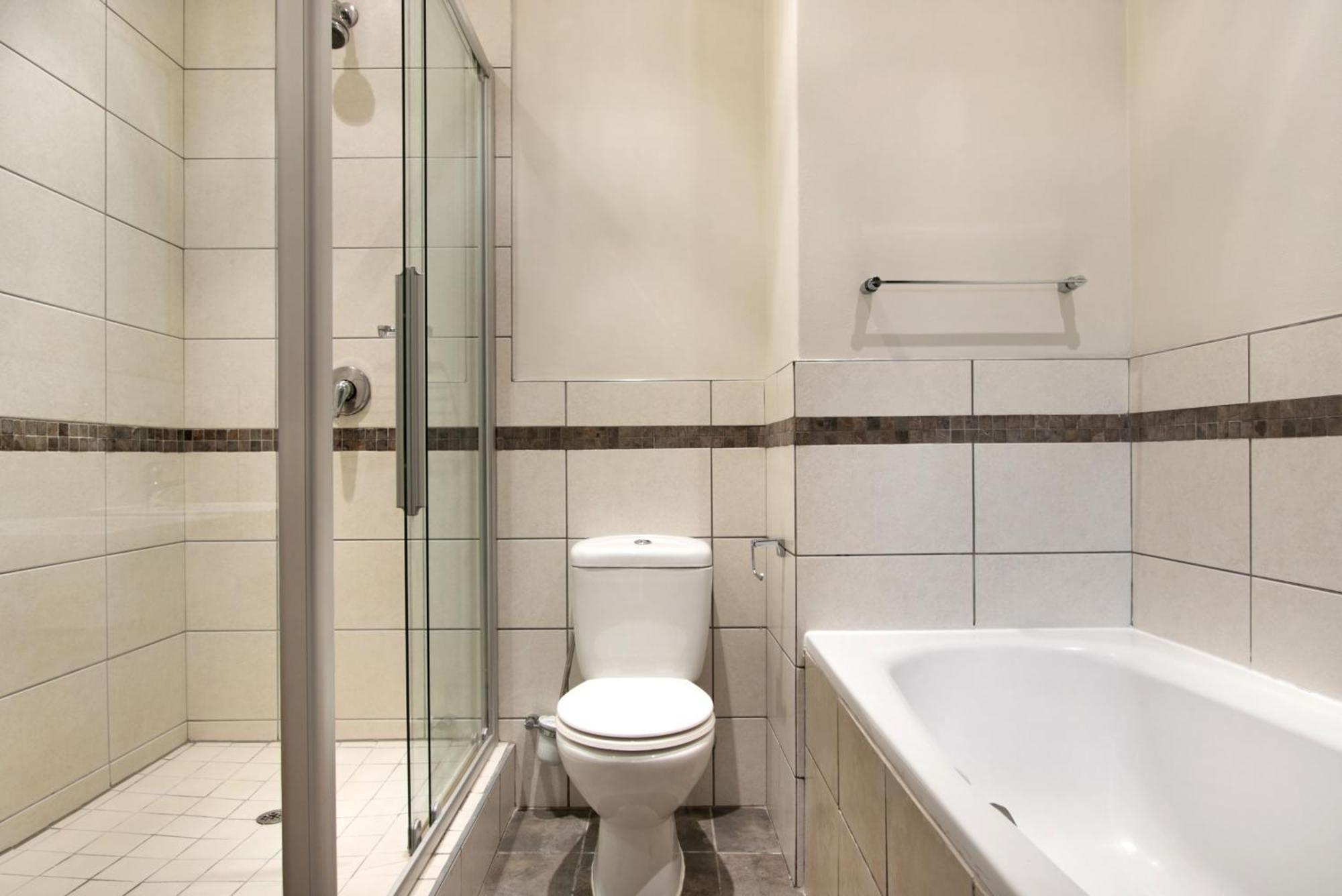 Manhattan 1003 By Host Agents * Cape Town