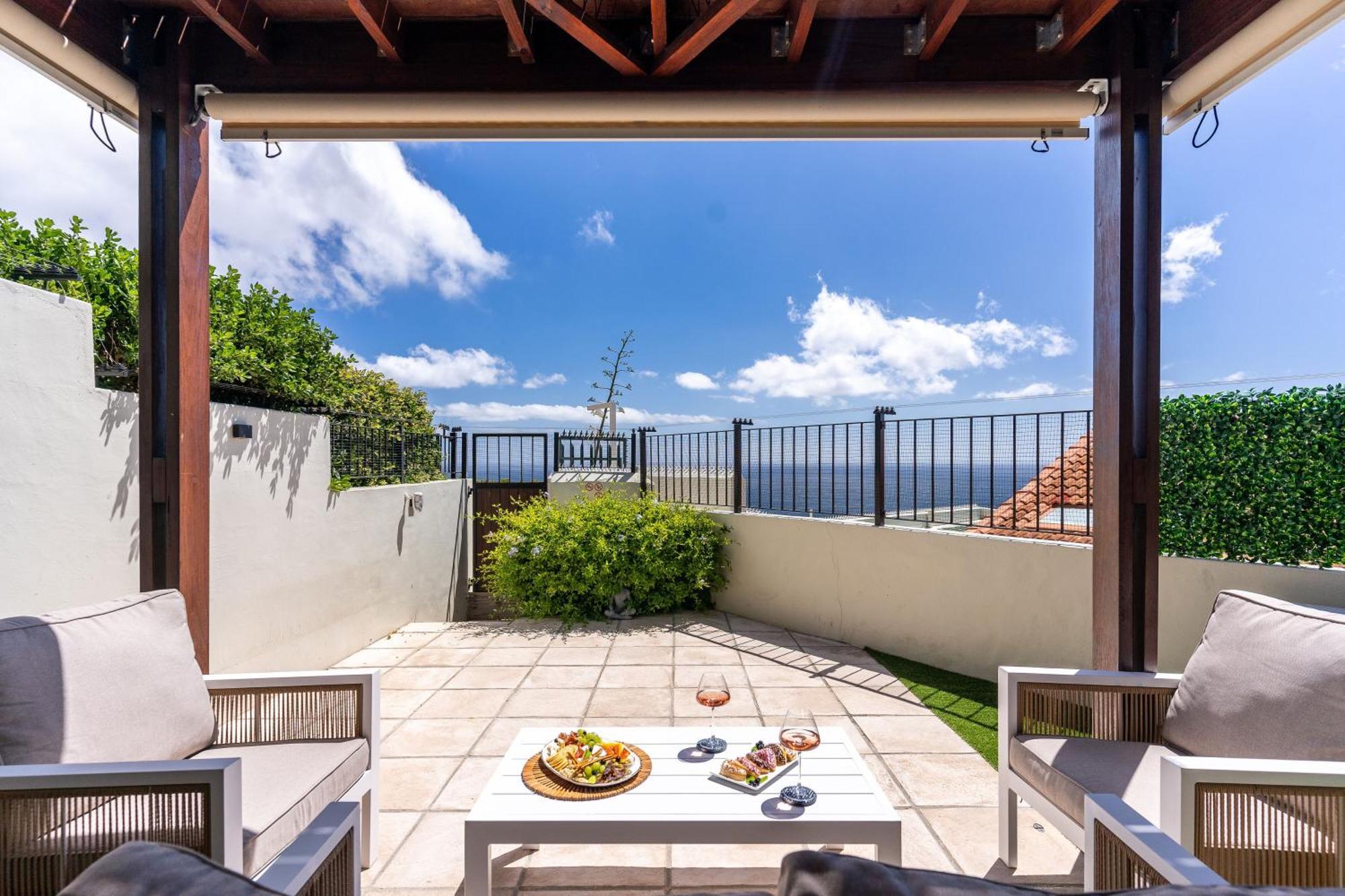 Villa Camps Bay Nest - Townhouse With Ocean Views *