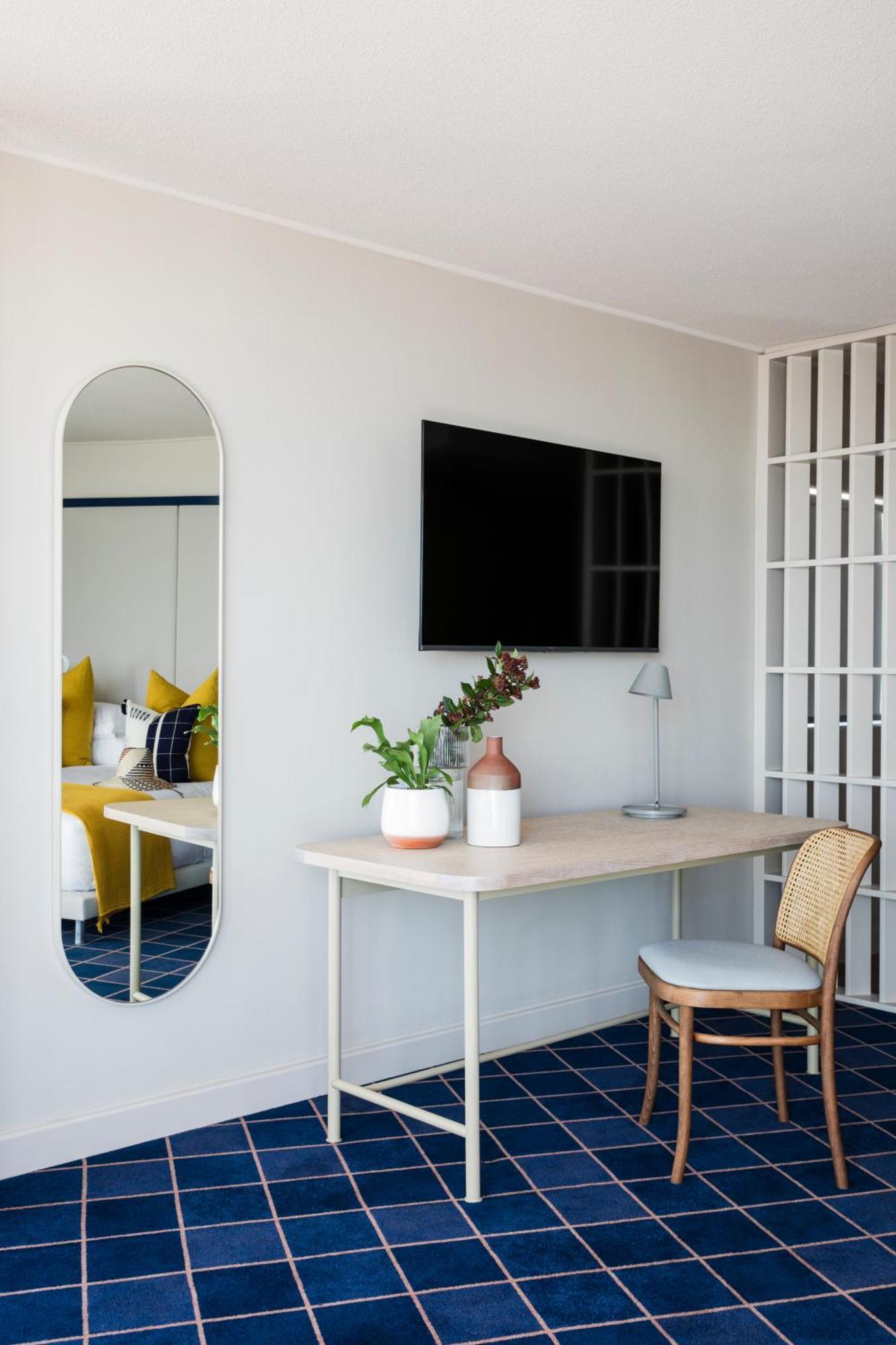 Sea Point 4*