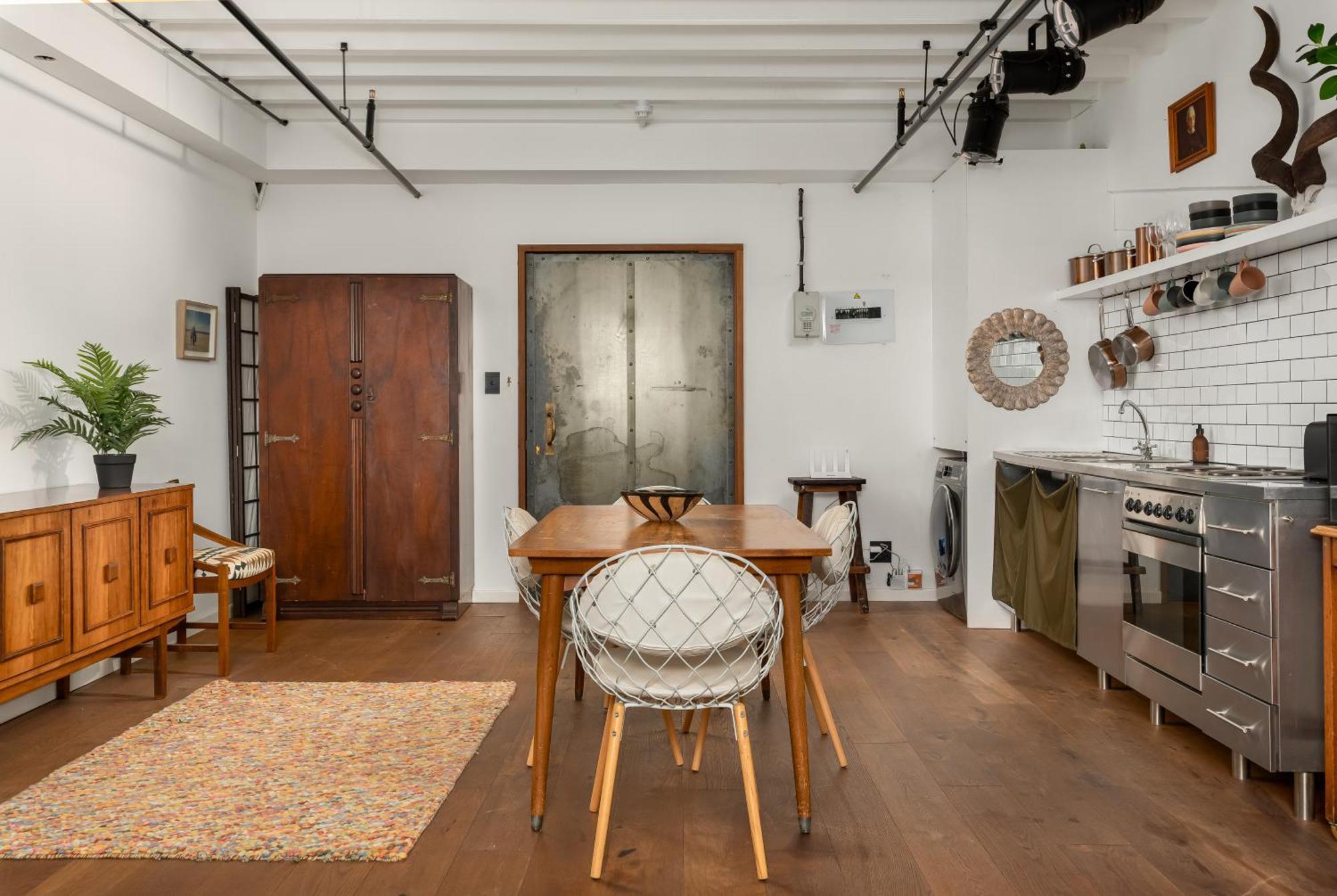 Wolroy House Apartment *
