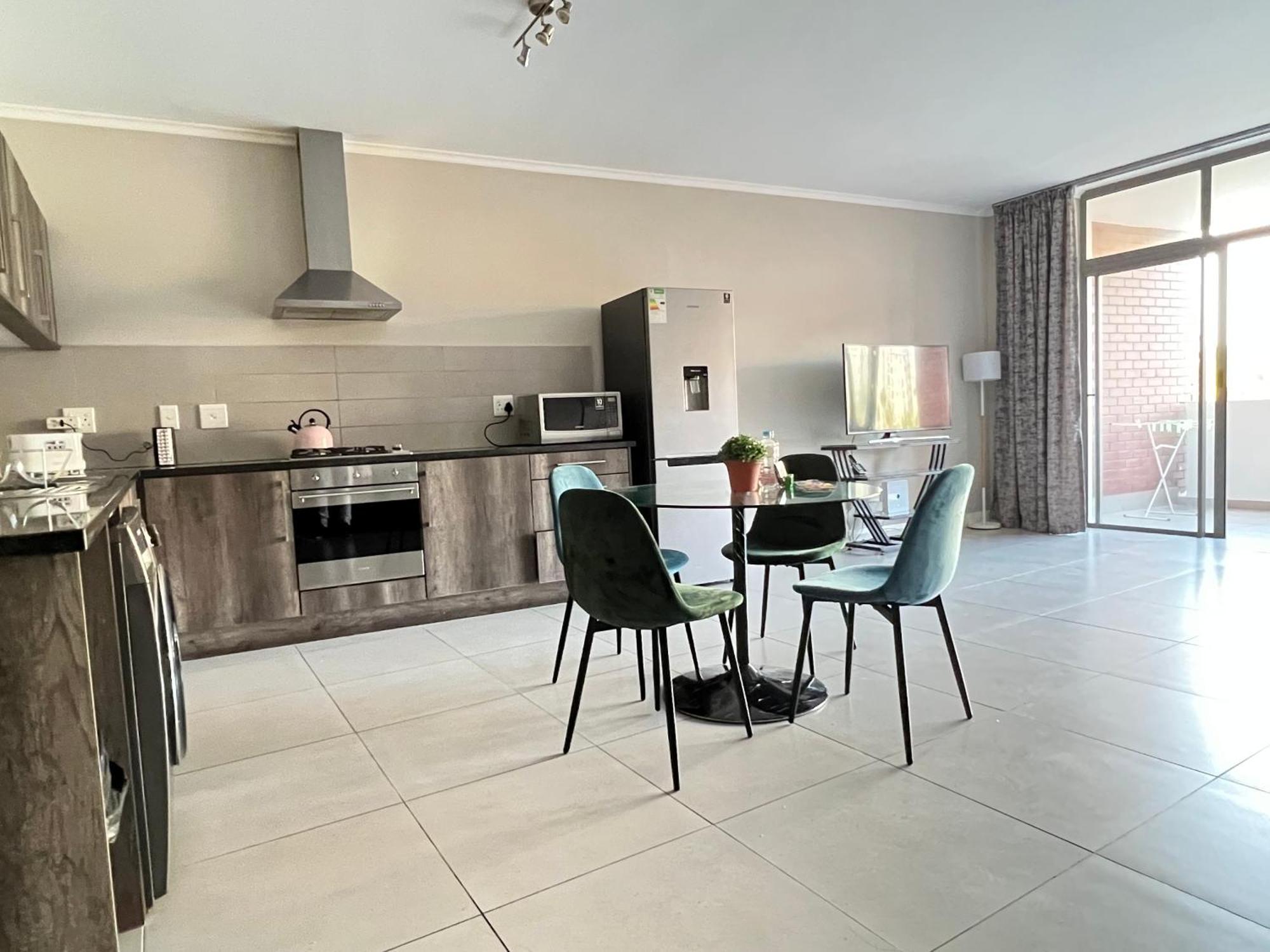 Spacious Modern 1 Bedroom Near Canal Walk *
