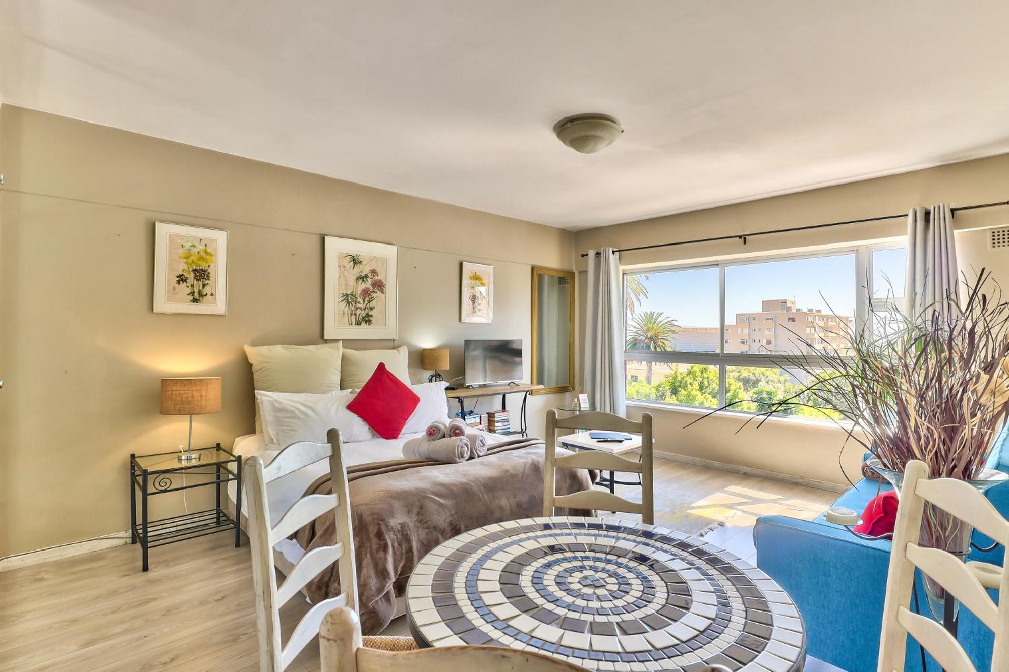 Point Apartment *