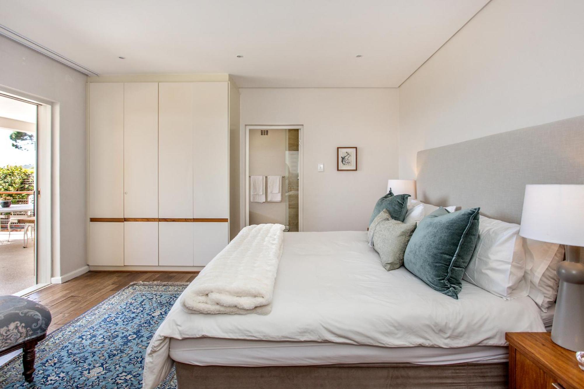 Far Horizons Camps Bay Guest house
