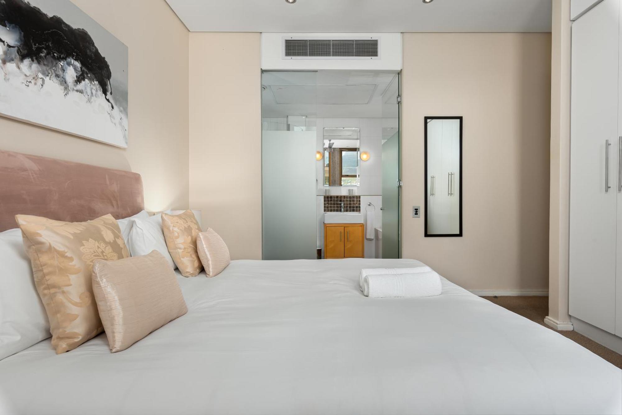 Cartwrights Corner Apartment *