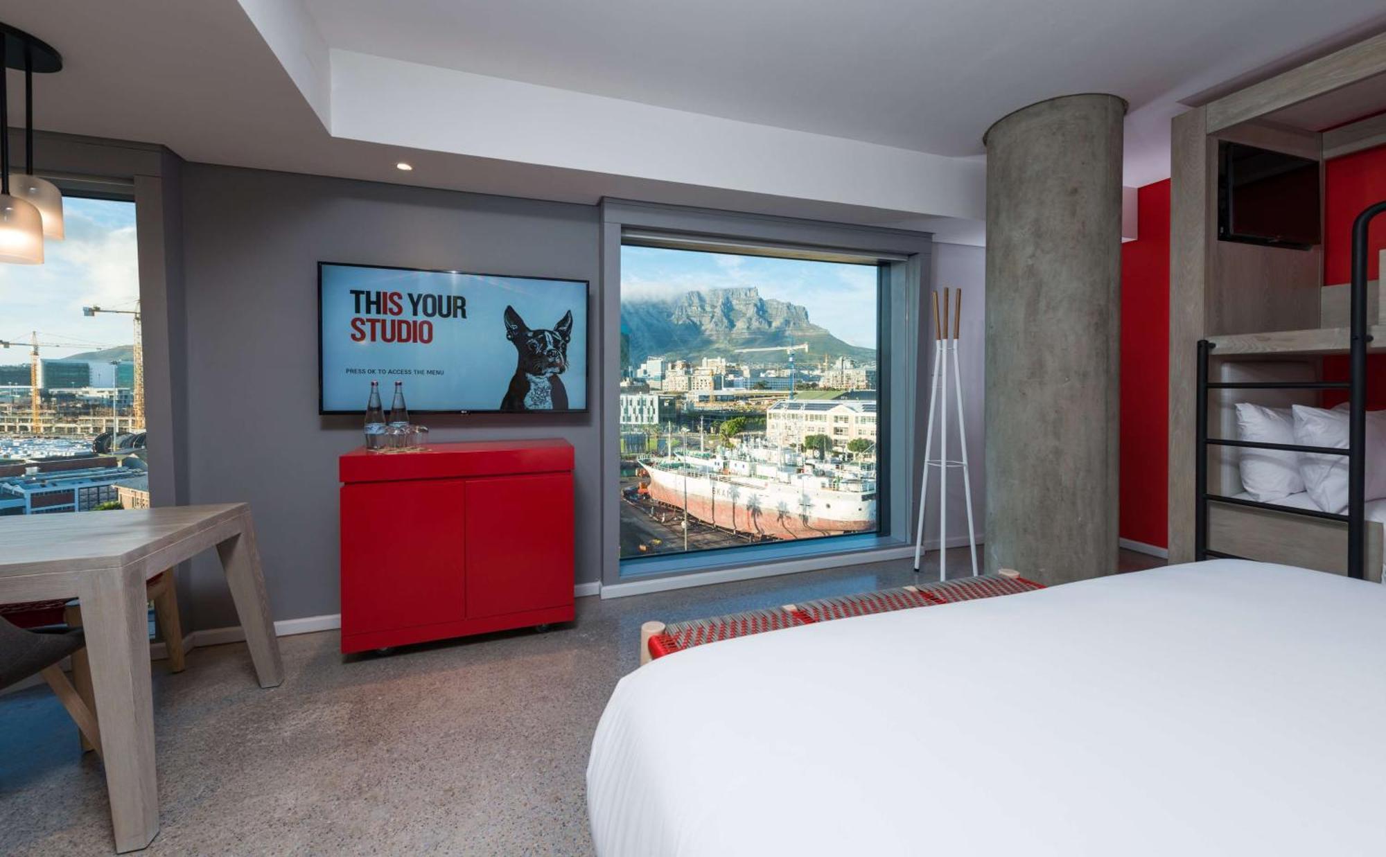 Radisson Red V&a Waterfront 3* Cape Town