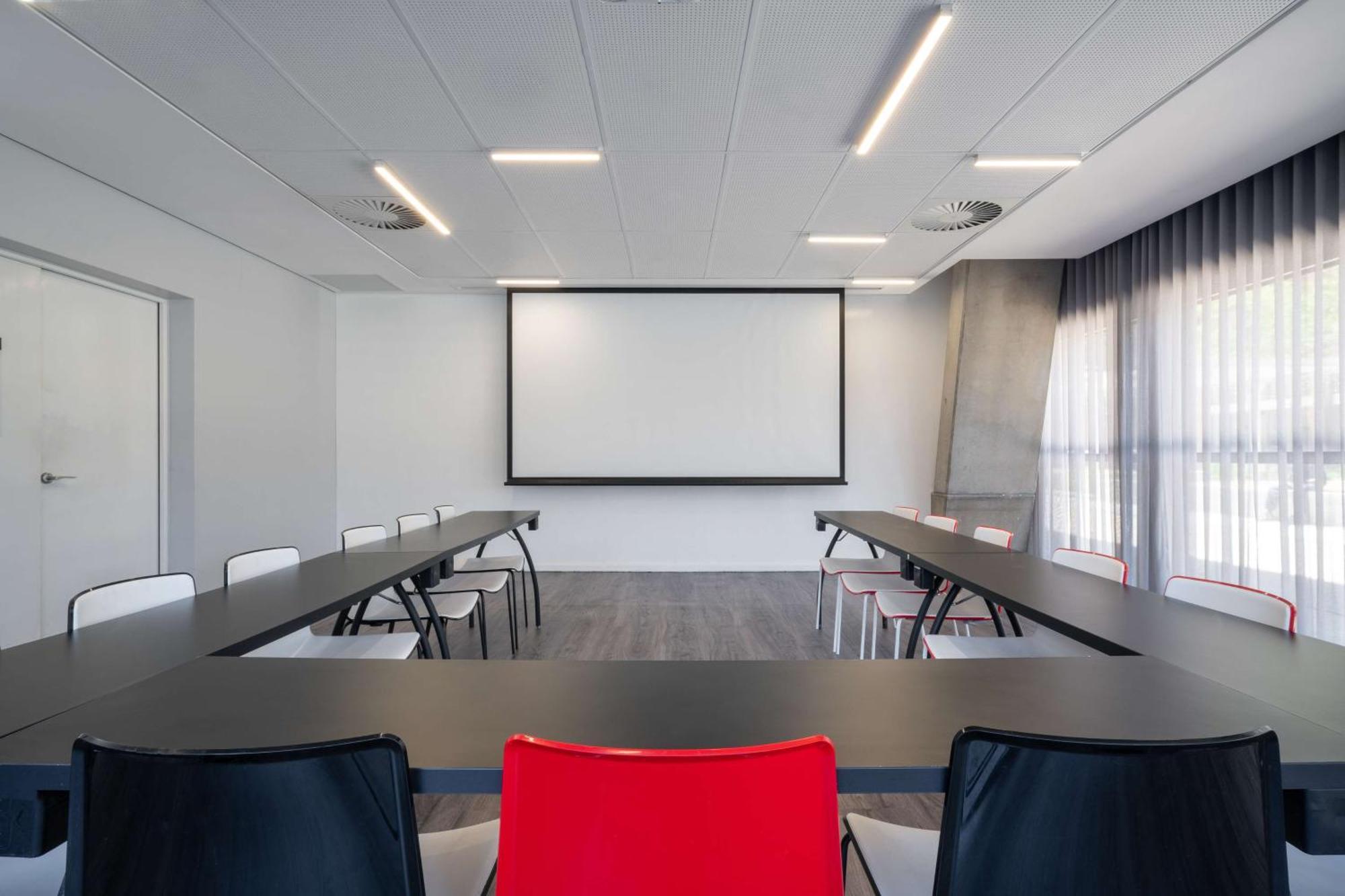 Hotel Radisson Red V&a Waterfront 3*