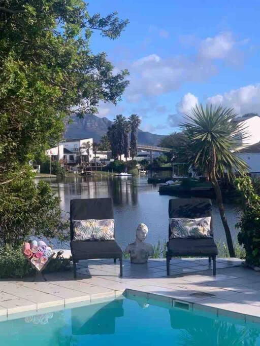 Waterfront With Pedelo Holiday home *