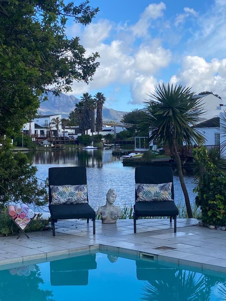 Waterfront With Pedelo * Cape Town