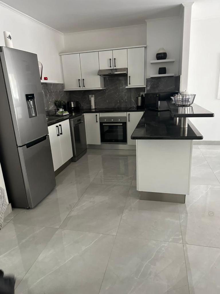 102 Palma Eyrie * Cape Town