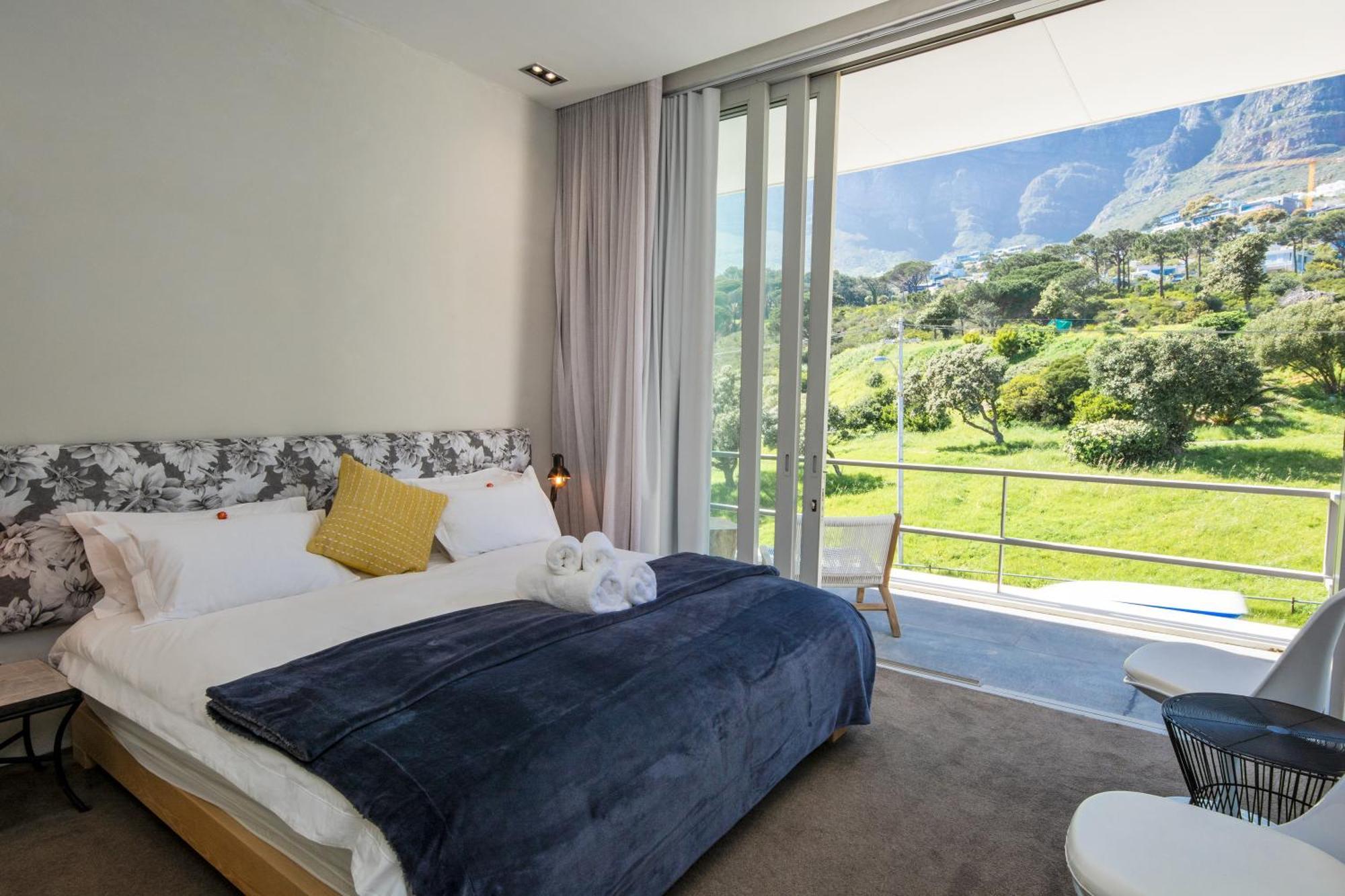 Luxury Camps Bay Penthouse With Spectacular Views *