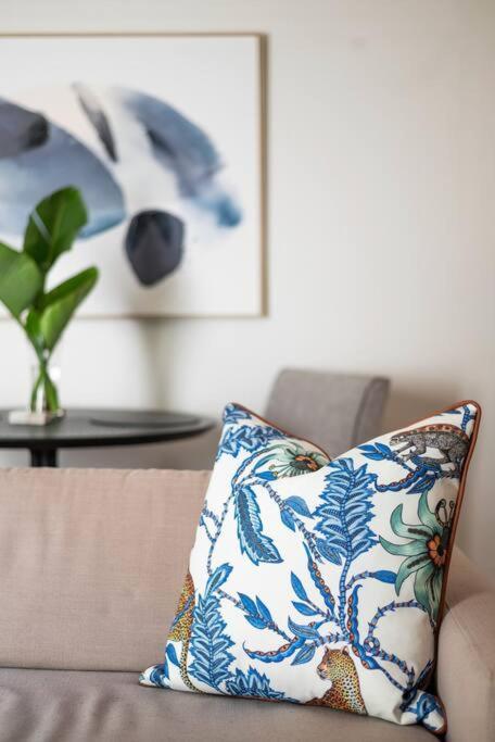 Apartment Gem In The Heart Of Sea Point With Backup Power Cape Town