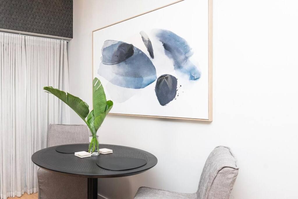 Apartment Gem In The Heart Of Sea Point With Backup Power Cape Town