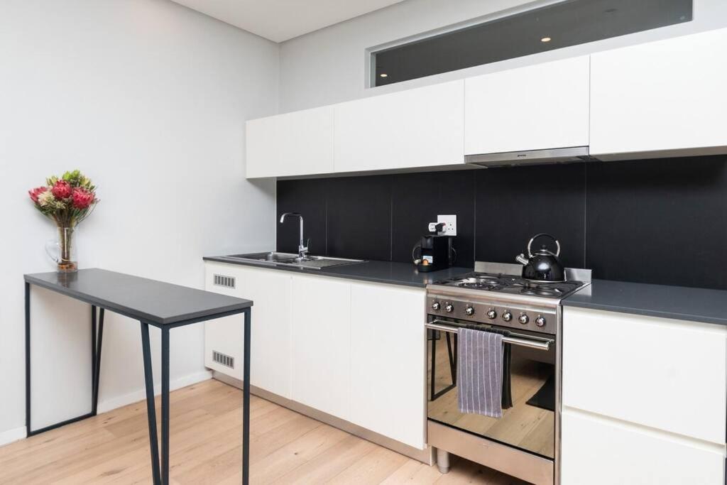 Gem In The Heart Of Sea Point With Backup Power *