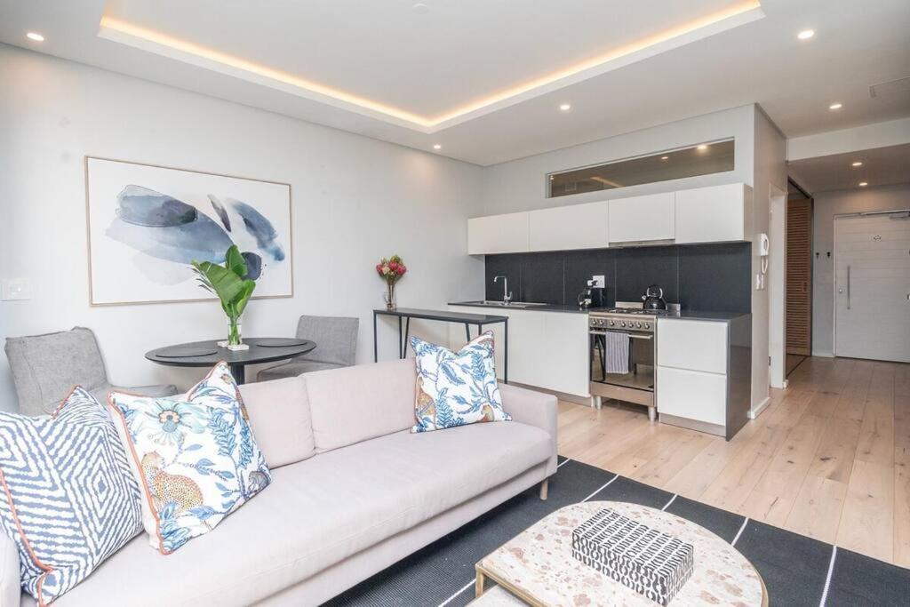 Apartment Gem In The Heart Of Sea Point With Backup Power *