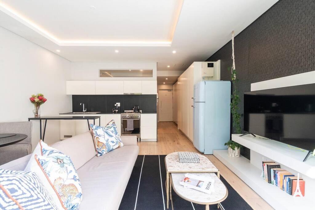 Apartment Gem In The Heart Of Sea Point With Backup Power Cape Town