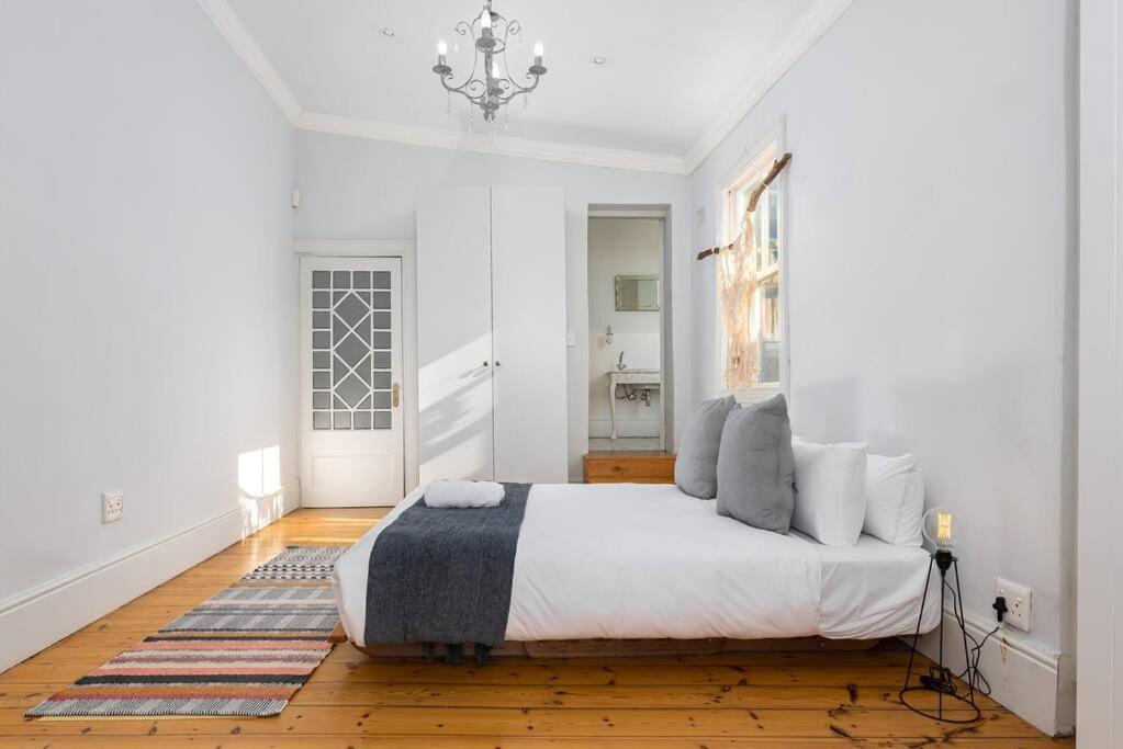 Victorian 2Br Views, Charm & Central Stay