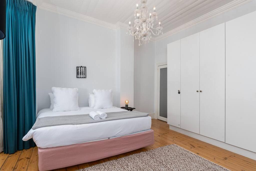Victorian 2Br Views, Charm & Central Stay Apartment