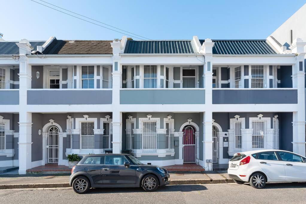 Victorian 2Br Views, Charm & Central Stay *
