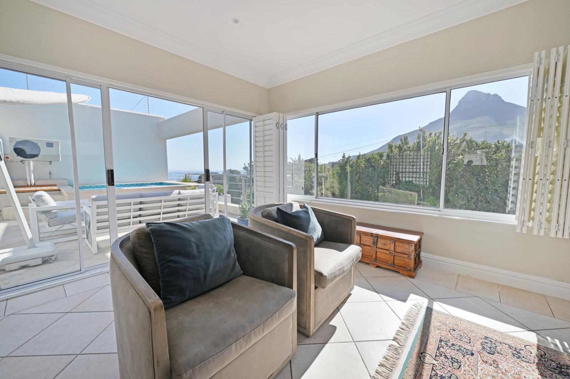 Holiday home Elegant Camps Bay With Pool 150m To