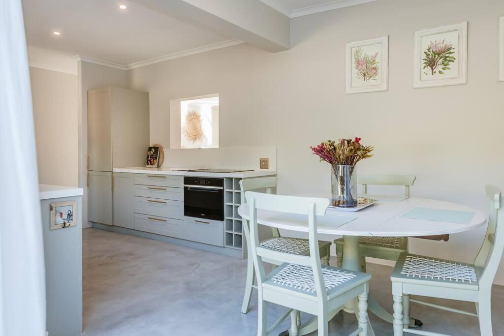 Apartamento Kom4Nest 2Br Pool, Solar *