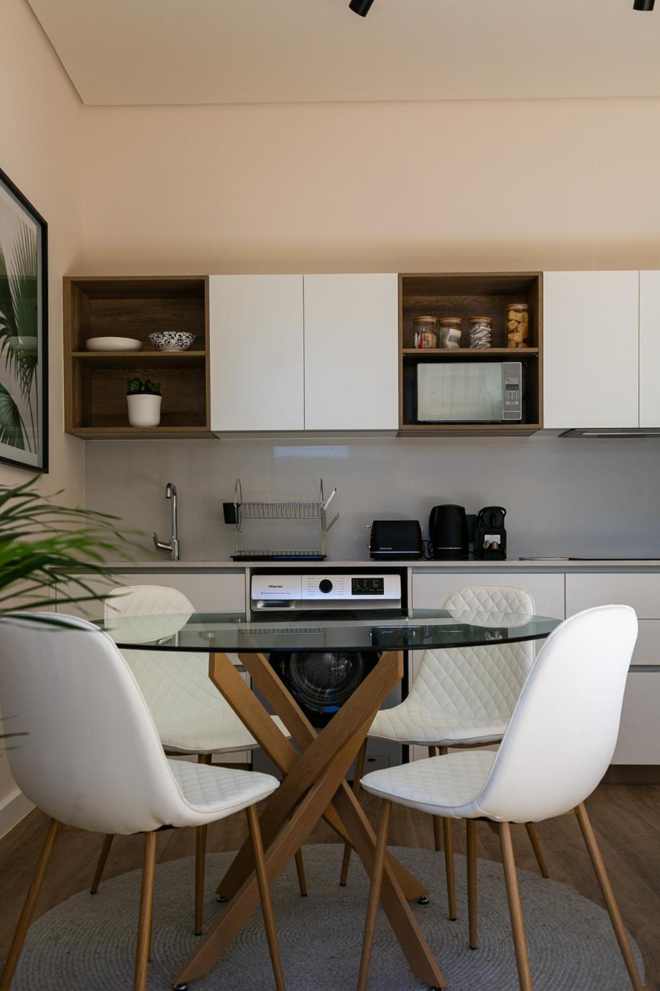 The Palm Flats Golden Glow With Jacuzzi 300m From Sea Apartment