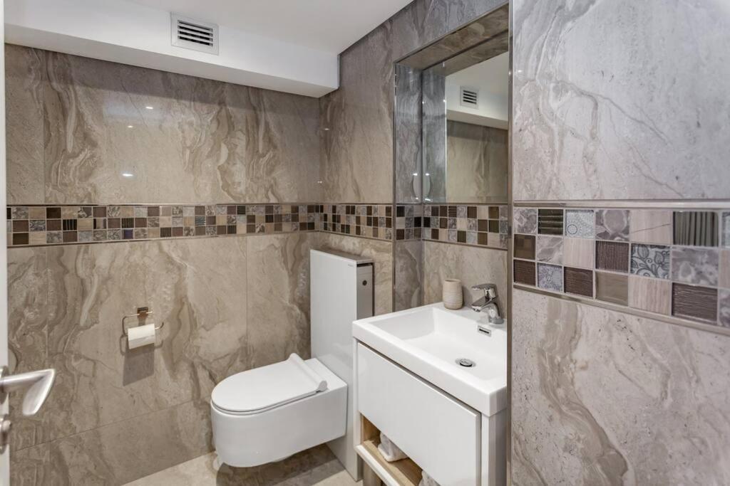Ultra Luxury 3 Bedroom Address On Adderley Apartment