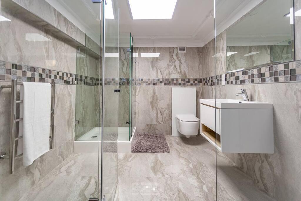Ultra Luxury 3 Bedroom Address On Adderley