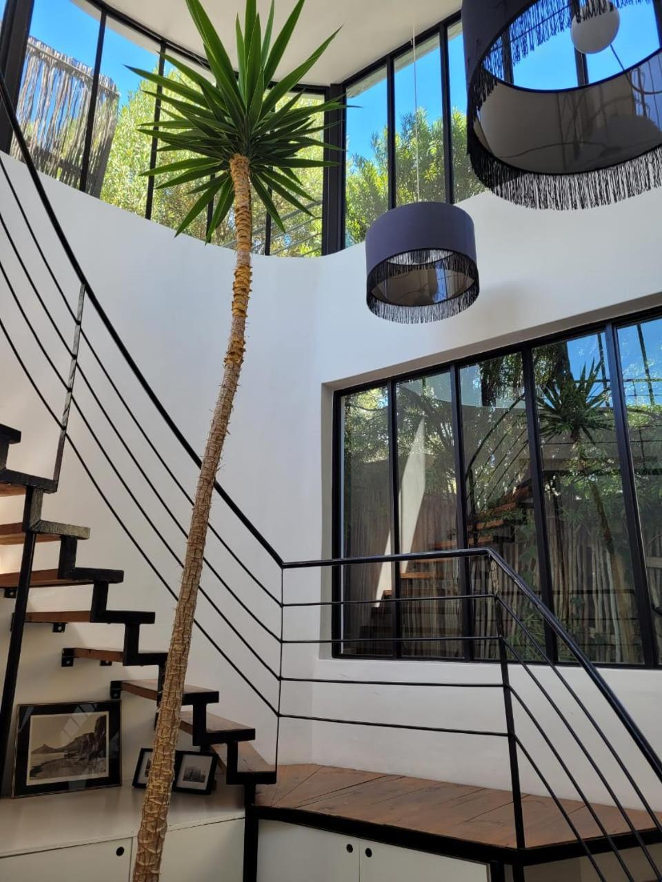 Villa La Hacienda - Modern, Bright, Stylish House With Private Pool Cape Town