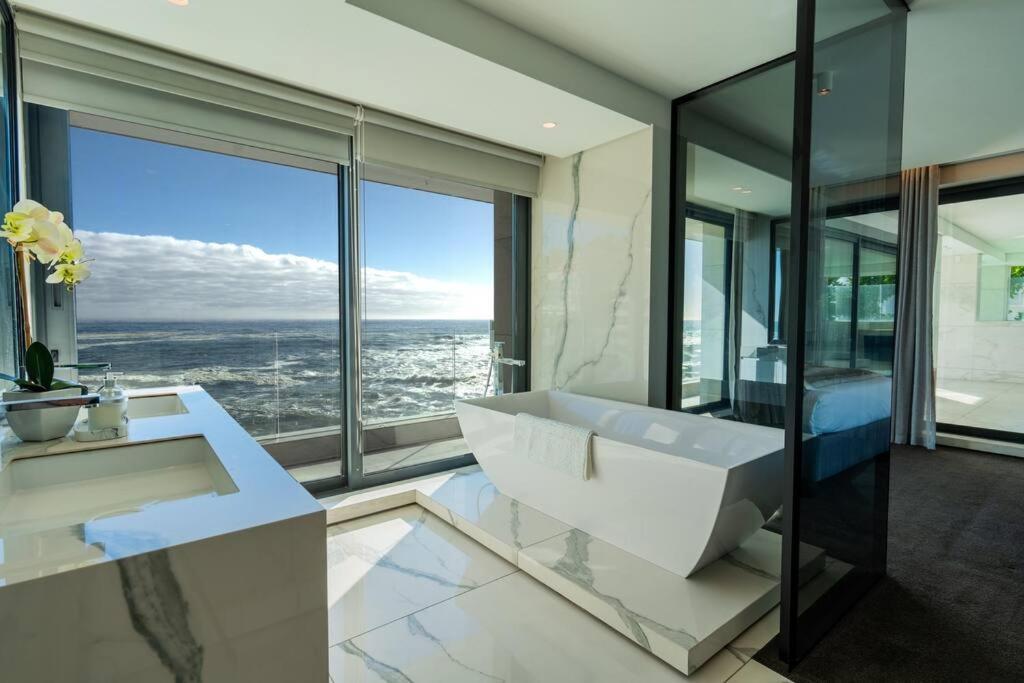 The Eclipse Apartment *