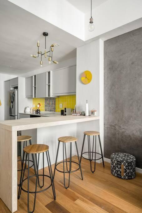 Stylish 2Br City Views, Pool & Vintage Vibes Cape Town