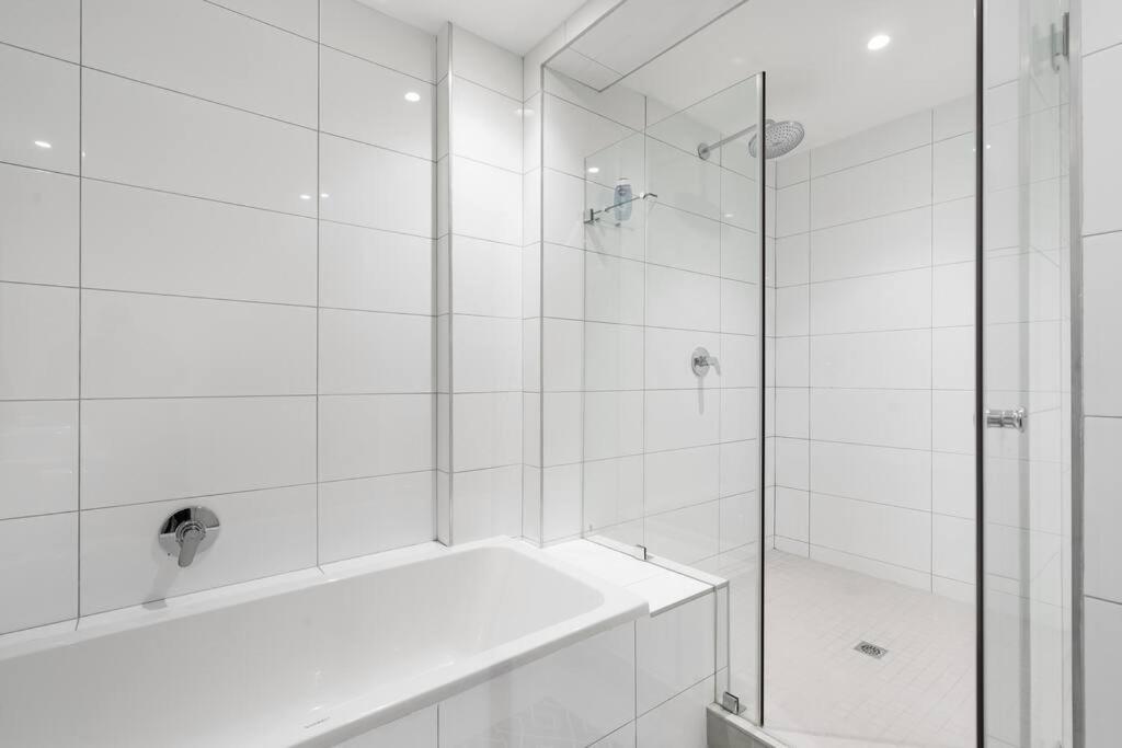 Stylish 2Br City Views, Pool & Vintage Vibes