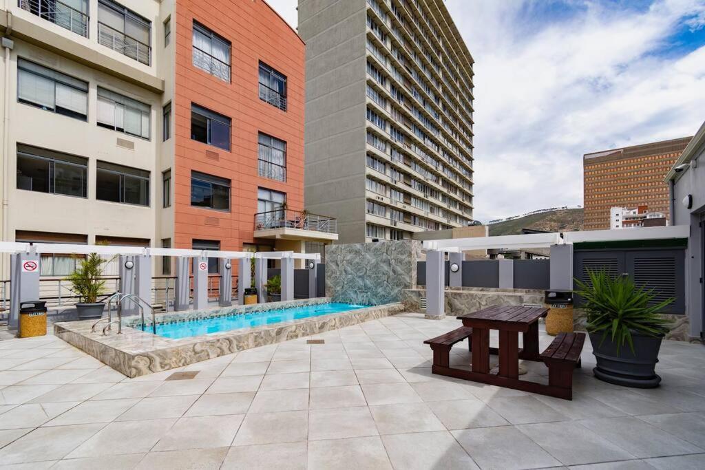 Apartment Stylish In The Square Cape Town