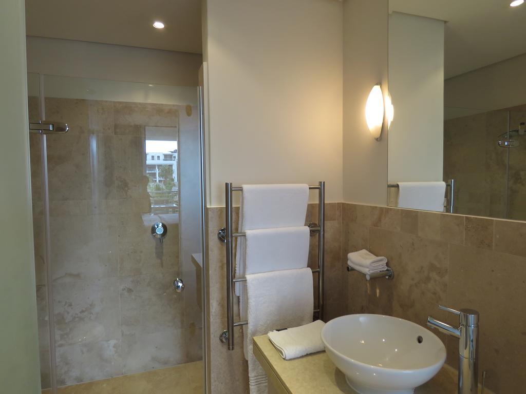 202 Kylemore A Waterfront Marina Apartment *