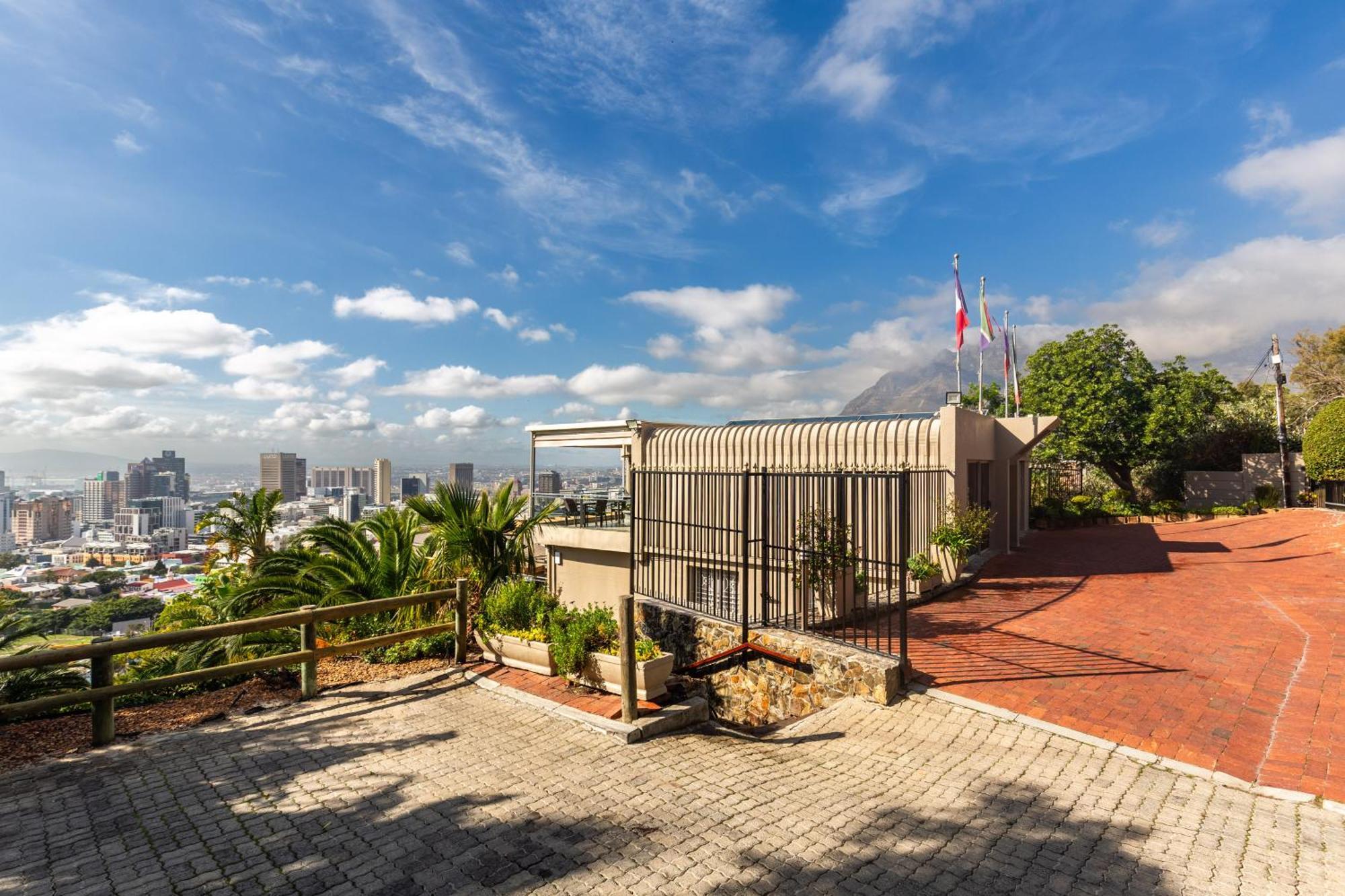 Signal Hill Hotel 4*
