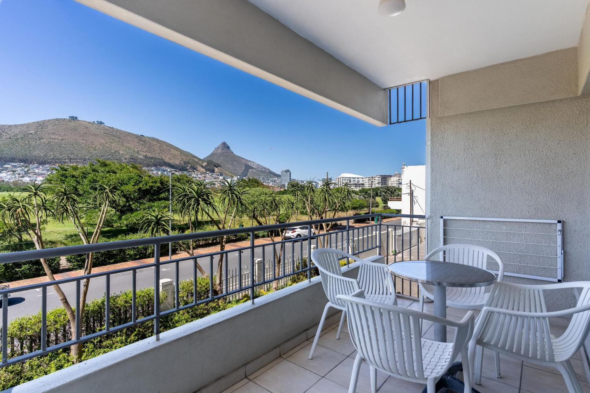 Apartment Mouille Point Places - & *