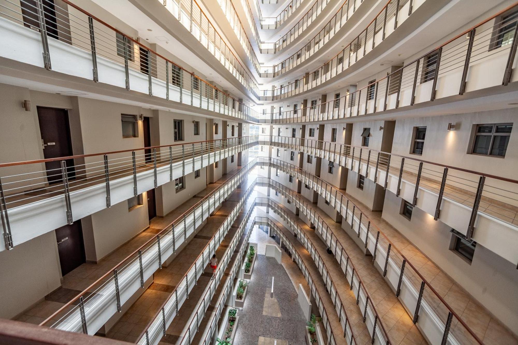 Modern 1 Bedroom No Loadshedding Apartment *