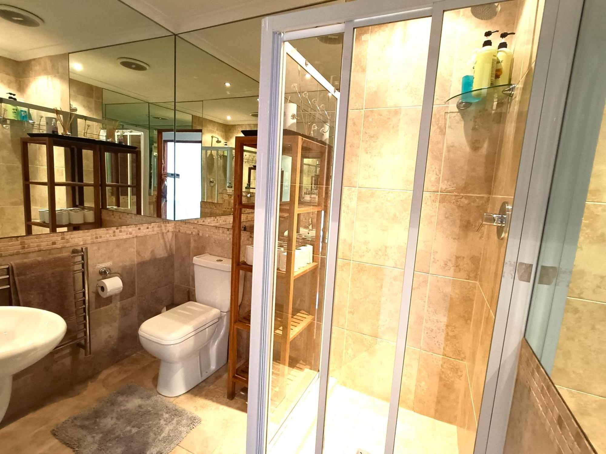 Apartment Mount Rhodes Guesthouse, Three Separate Units, Please Select Either Three Bedroom, Two And A Half Bedroom Or One Bedroom