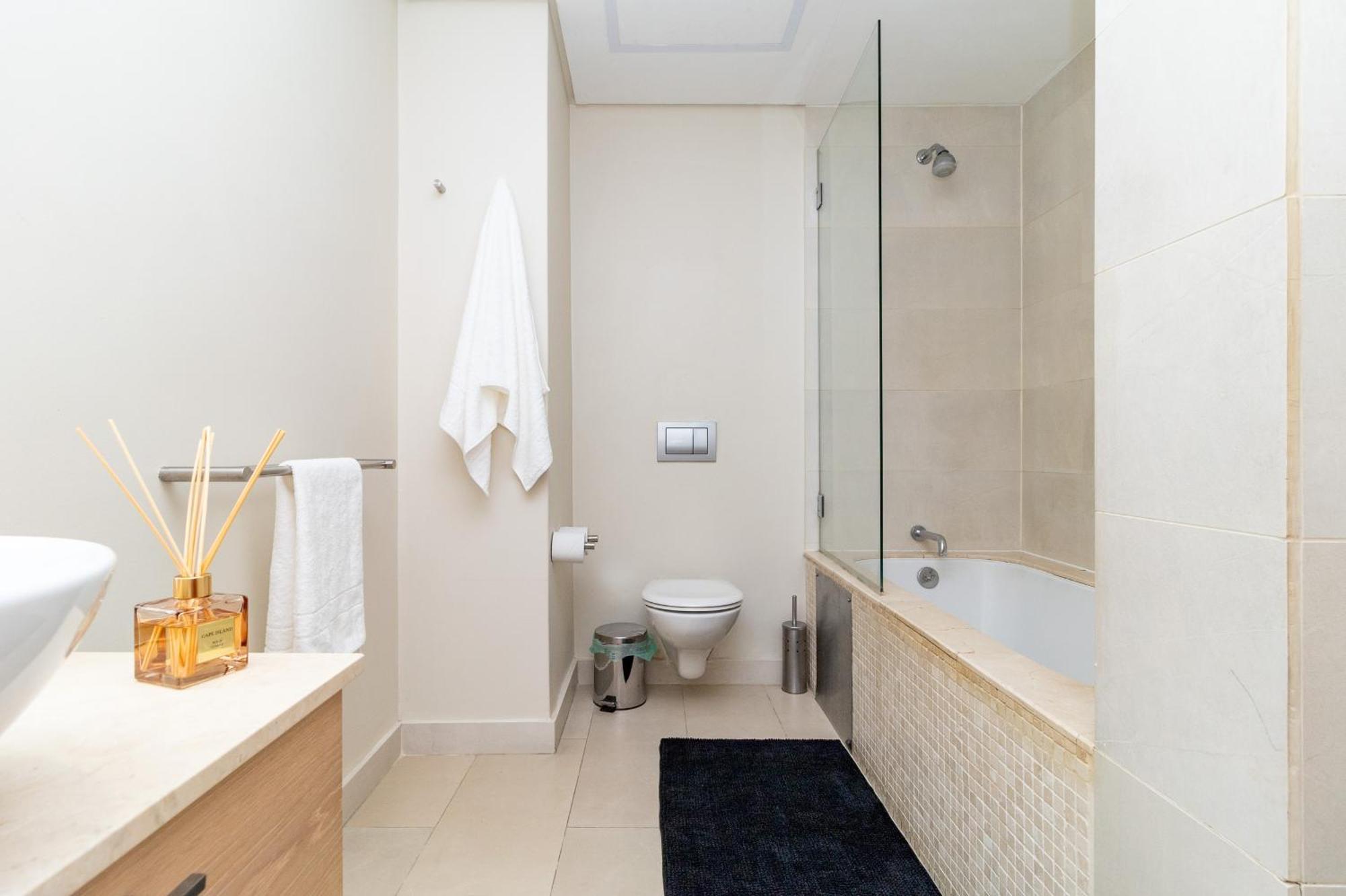 2 Bedroom Unit In Centre Cape Town