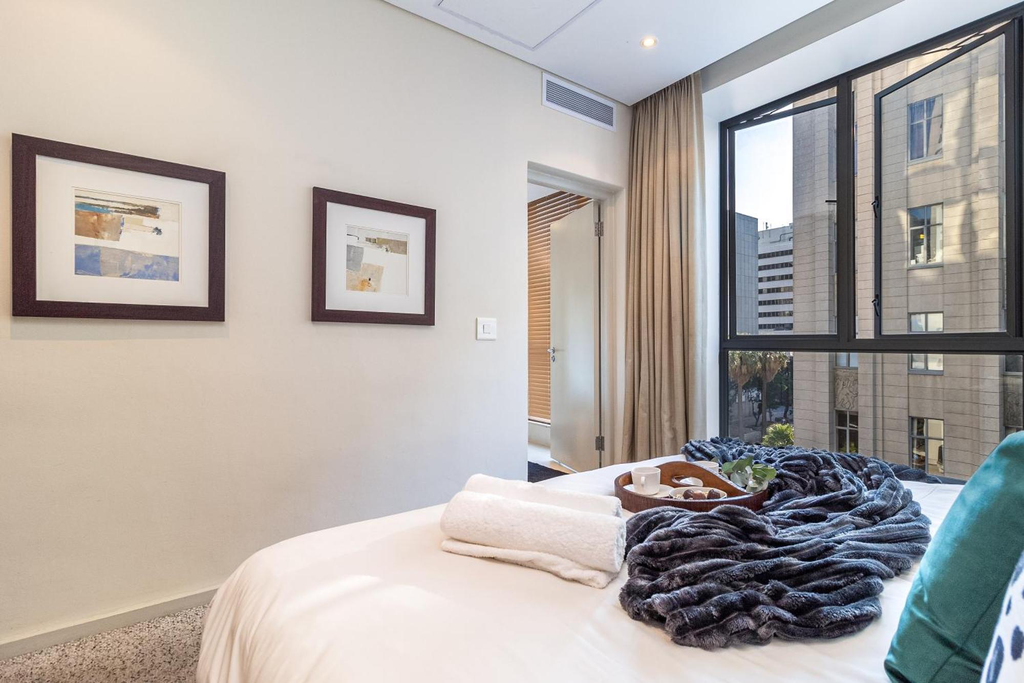 2 Bedroom Unit In Centre Cape Town