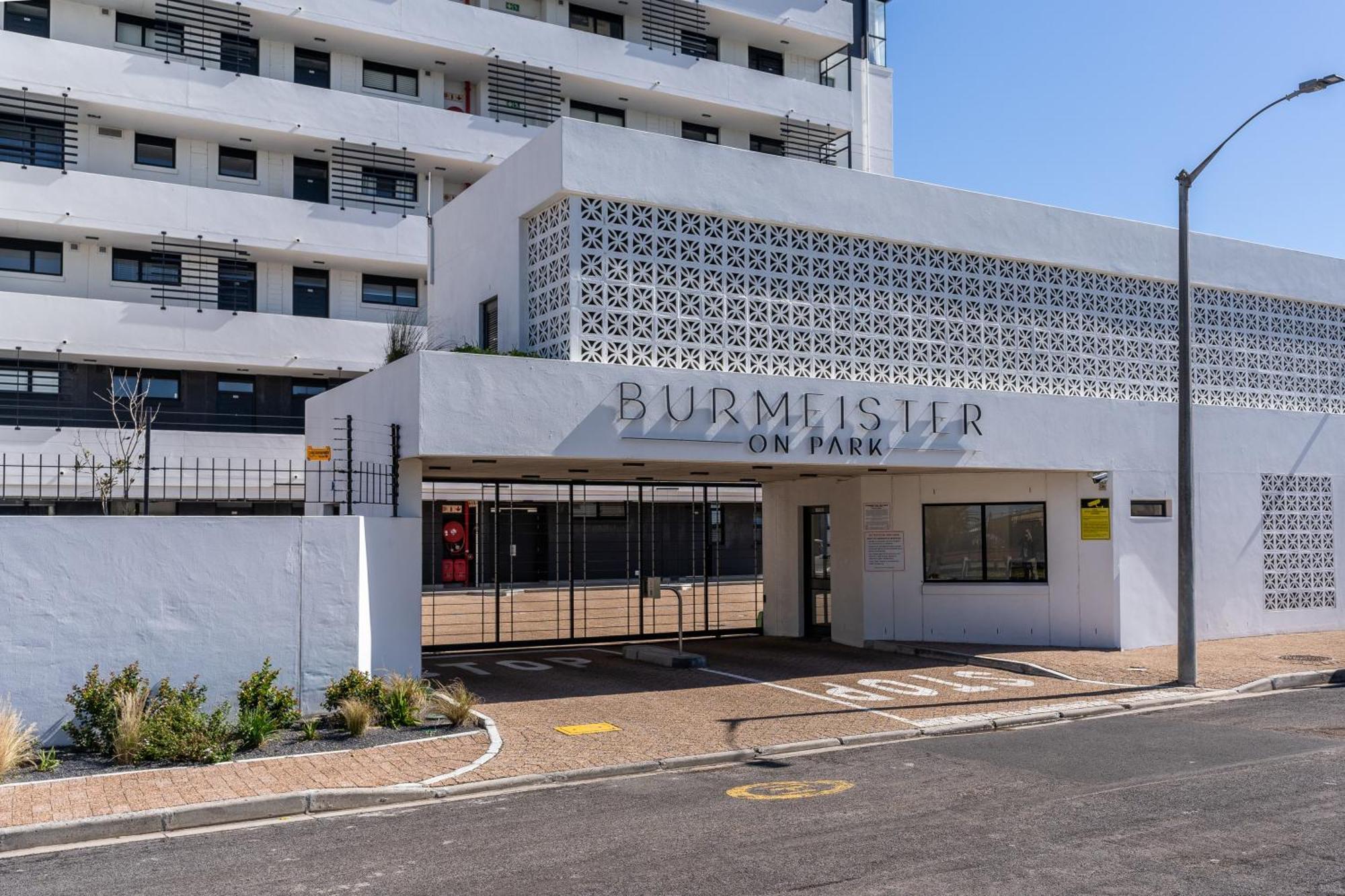 Burmeister 202 - 2 Bedroom Across From Ocean - Onsite Free Parking *