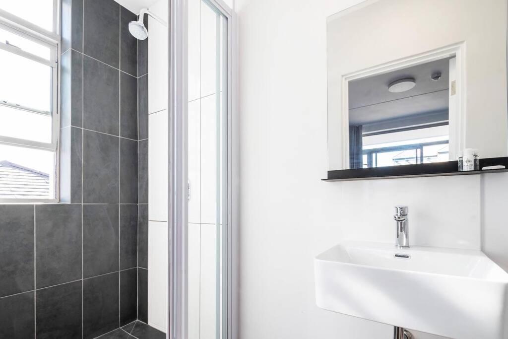 Metropole East Of Main Spacious Sea Point Retreat * Cape Town